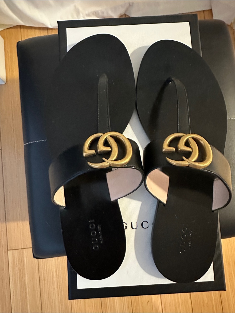 Gucci Women’s Marmont Thong Black Leather Sandals with Gold Double G